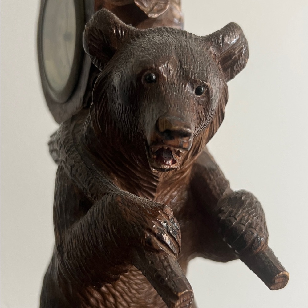 Vintage Black Forest Style Hand-carved Bear Clock - Picture 3 of 7